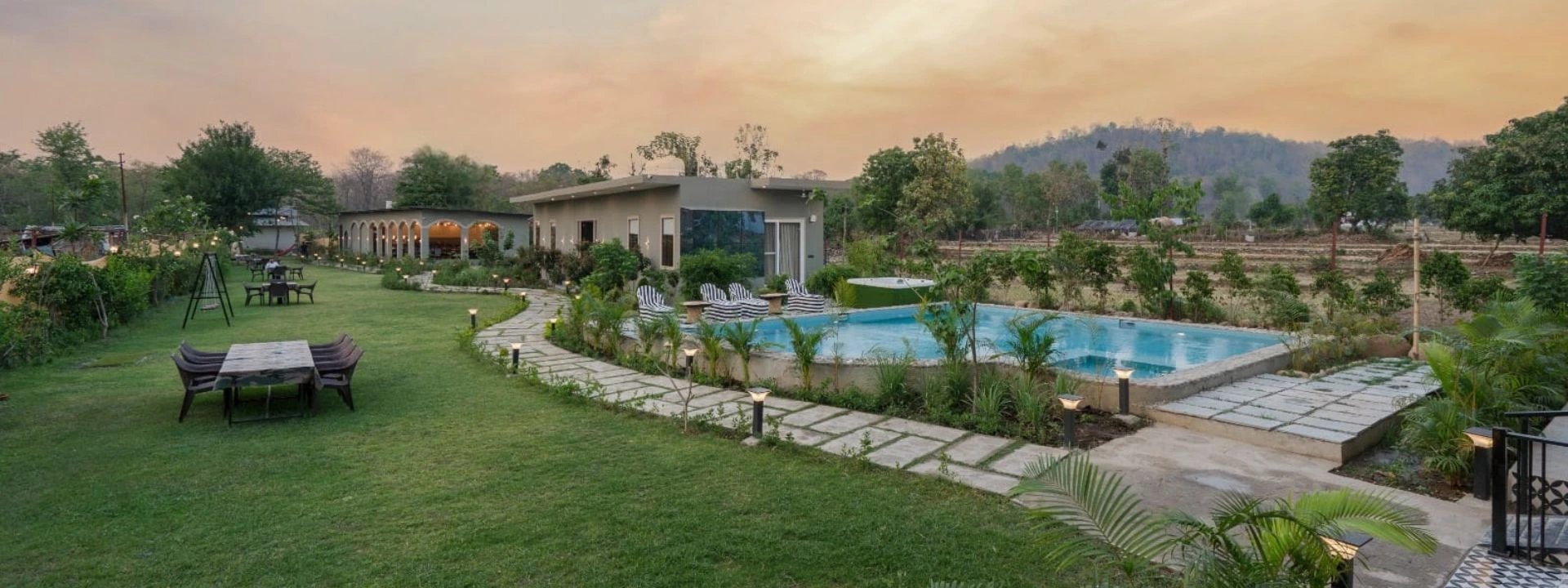 Spacious luxury cottages at Srina Vilas resort Corbett